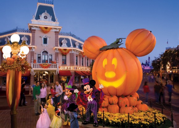 HALLOWEEN TIME at the Disneyland Resort, Haunted Mansion Holiday