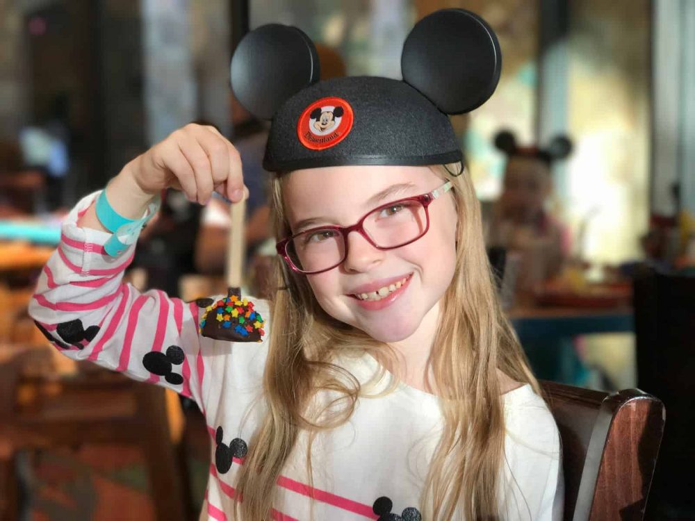 Cakepops for breakfast? Yes, please. #Disneyland