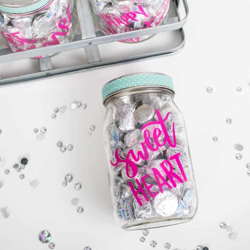 https://bigcrazylife.com/wp-content/uploads/2020/01/Cricut-Valentines-Day-Mason-Jars-6.jpg