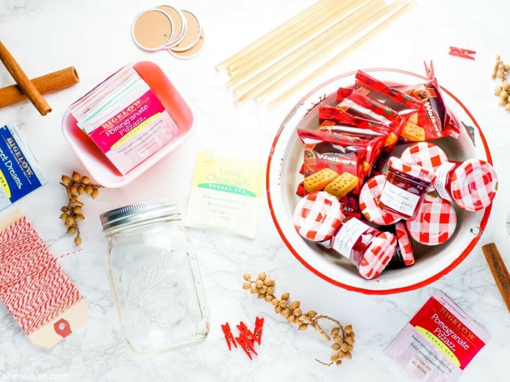 Easy DIY Christmas Gifts Anyone Would Love! - DIY Candy