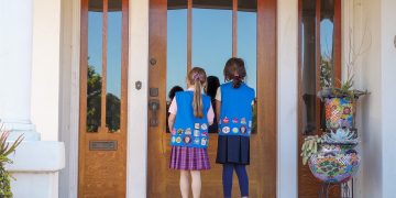 Tips for selling Girl Scout cookies door to door