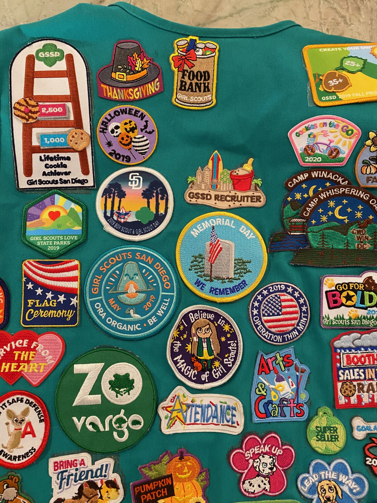 How do you earn Girl Scout fun patches?